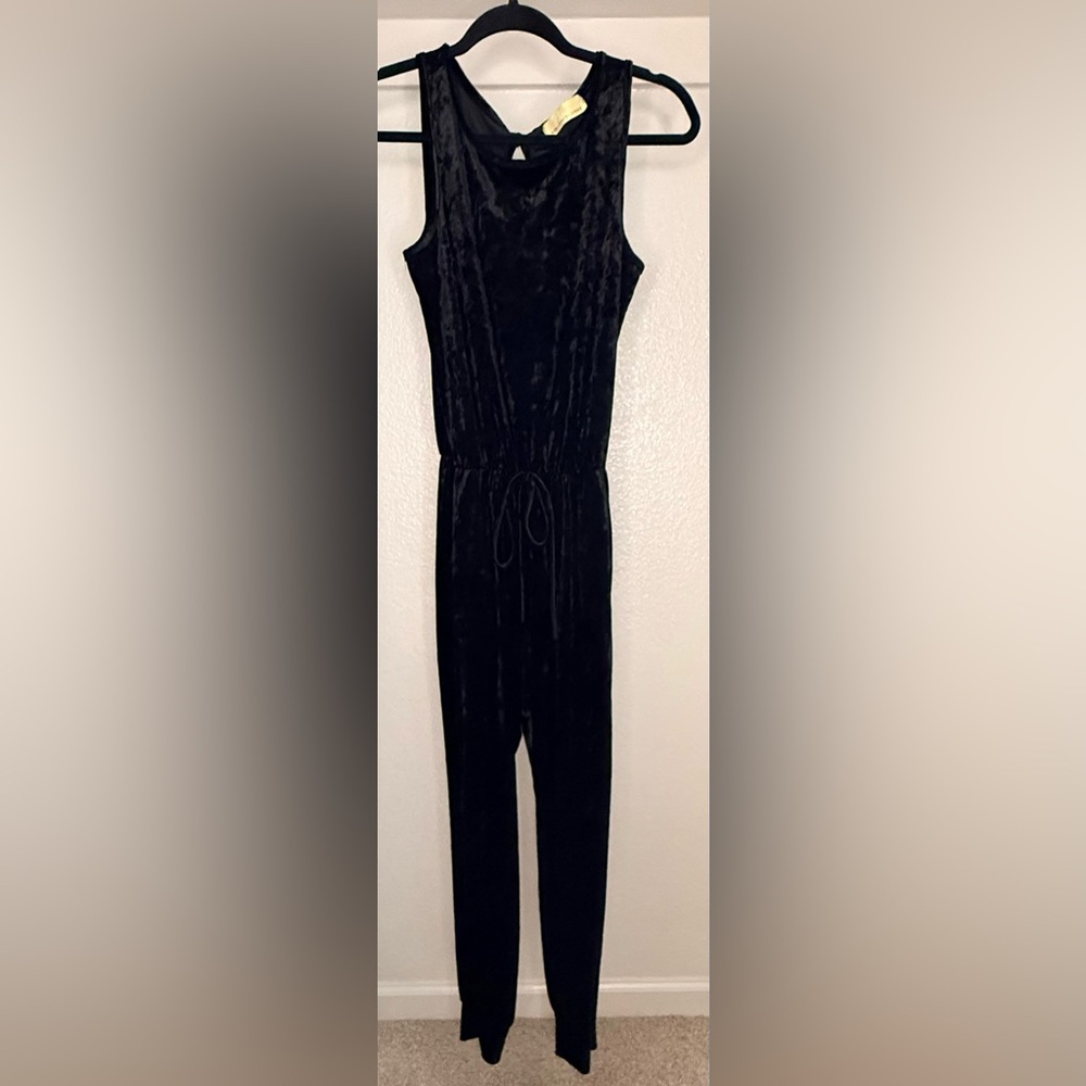 How Very Loved Black Velvet Sleeveless pant Romper Soft Stretch, Chic small